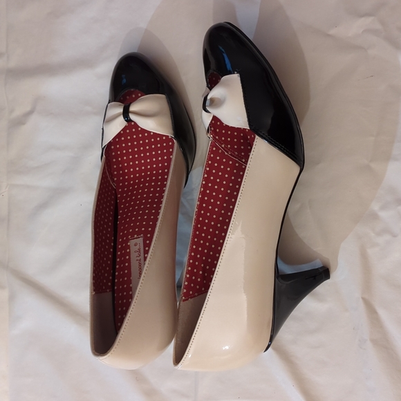 B.A.I.T. VEGAN VINTAGE STLYE PUMPS - Picture 8 of 12